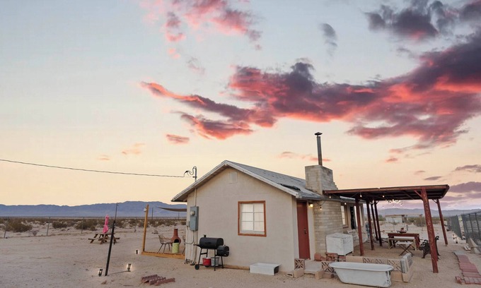 Wonder Valley Cabina | Vintage Joshua Tree Park Gem! Old Dale Ranch Retreat on private 5 acres.