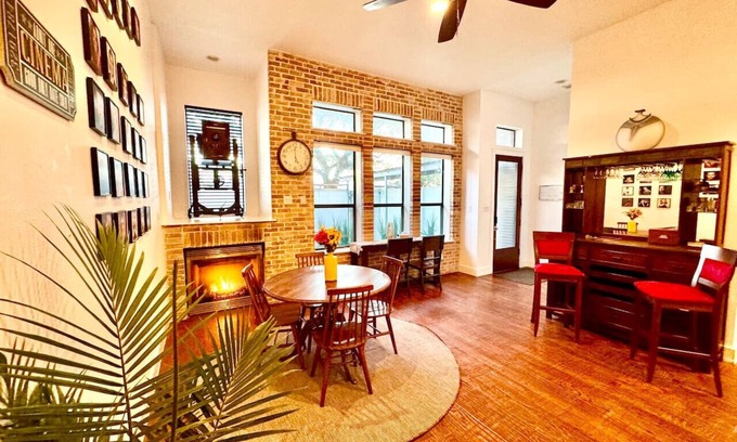 Deep Ellum Apartamento | Vintage Modern Luxury-Deep Ellum-Fair Park