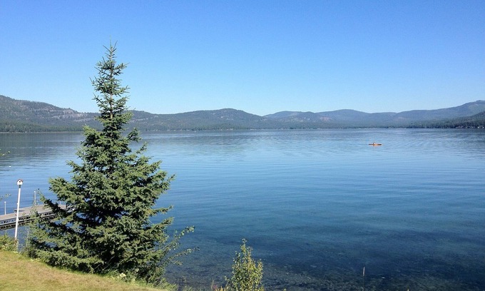 Marion Cabina | Vintage Montana Lakefront Cabin Retreat - ¡Disfruta de Big Sky Country en el agua!