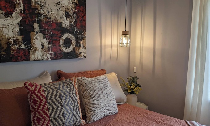 Olinda Casa | Vintage Olinda Cottage with a Touch of Modernity & Cafes Walking Distance