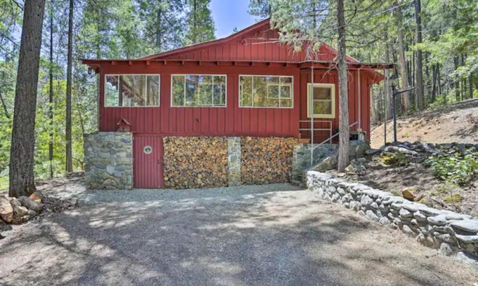 Coffee Creek Cabina | Vintage Pines Cabin- A Northern California Retreat!