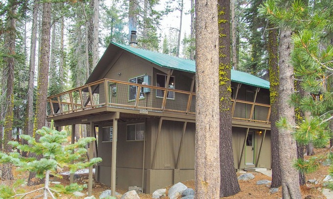 Soda Springs Chalet De Esquí | Vintage Pines Chalet: Cozy 3-bedroom home in lovely Soda Springs