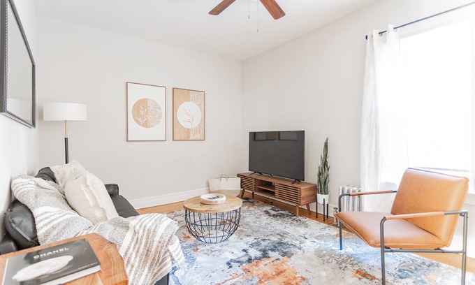 Rogers Park Casa | VintageLoversEscape|Homey|Stylish1BR|CloseToBeach