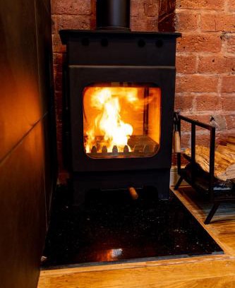 Birmingham City Centre Casa | VIP - 2 BR Grade 2 Luxury Industrial House with Log Burning FIRE & electric blinds in the Heart of the JQ
