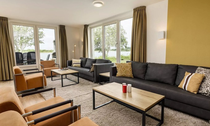 Municipality of Emmen Casa | VIP-Cottage für 12 Personen