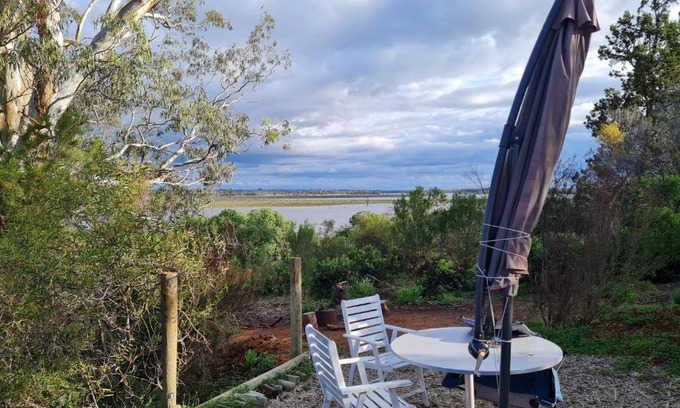 Glossop Otro | *** VIP glamping in the centre of the Riverland ***