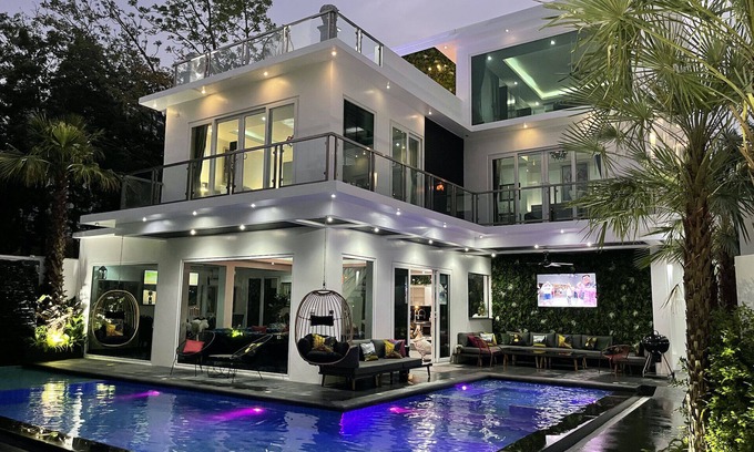 South Pattaya Villa | PREMIUM Pool Villa Pattaya, Grand Villa de 5 dormitorios con piscina privada y sauna