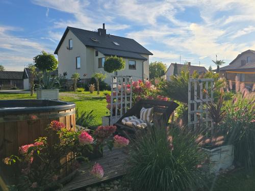 Miedzierza Casa | VIP VILLAGE Las Woda Rower - Podgrzewany Basen, Balia, Sauna