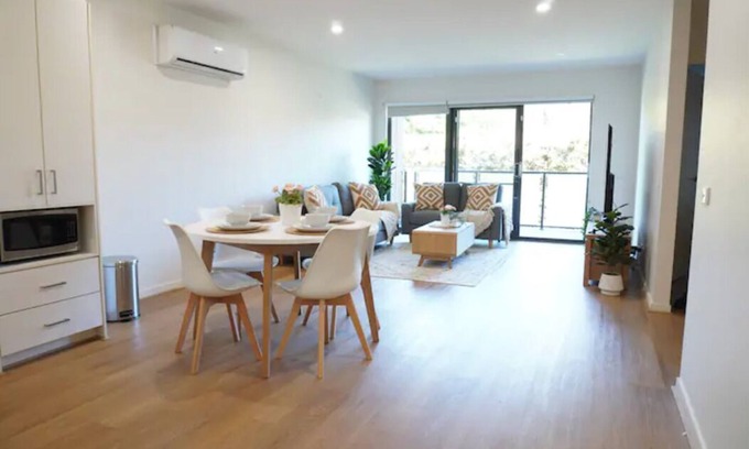 Glen Waverley Apartamento | ViQi Apartment 2 min from centre with premium Netflix & prime Amazon,75 inch Tv