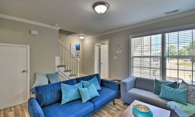 Northeast Virginia Beach Casa | Virginia Beach Townhouse - 5 minutes to Boardwalk!