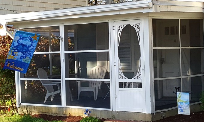Northeast Virginia Beach Casa | Virginia Beach Vintage Beach Cottage