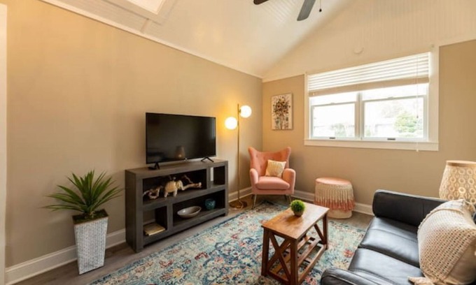 Manteo Cabaña | Virginia Dare Cottage-Walk 2 Manteo Waterfront