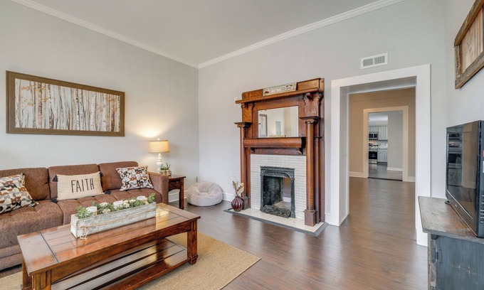 Clifton Forge West Casa | Virginia Getaway Near Douthat State Park