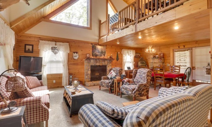 Fulks Run Casa | Virginia Mountain Cabin with Decks and Fireplaces
