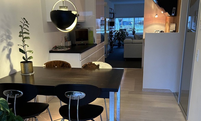 Malov Condominio | Virkelig Flot og Lækker lys Lejlighed, 5 min fra Måløv Station