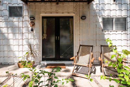 Morong Apartamento | VIRYA Nest Self-Service Tiny Home in Rainforest Nest - Monkeys, Bats, Pet Friendly with a Fee