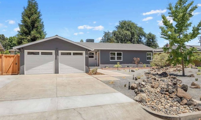 Visalia Casa | Visalia Family Home W/ EV Charger, BBQ Grill, & Backyard Games