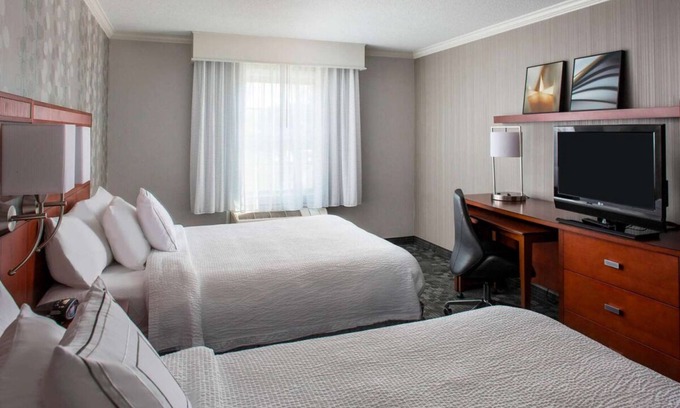 South Lowell Apartamento | Visit Lowell Memorial Auditorium! Pet-friendly Property, Onsite Parking!