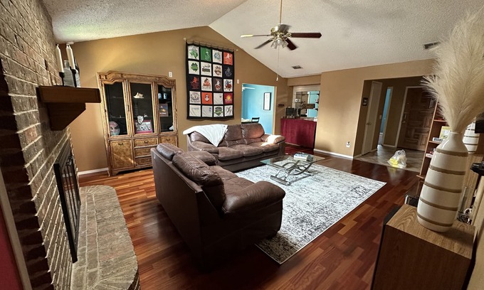 Allen Casa | Visit the Eagle's Nest for the Comforts of Allen