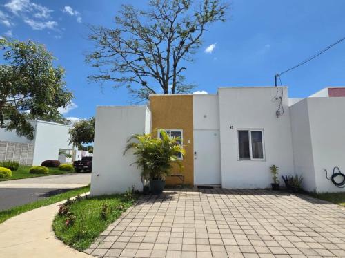Santa Ana Casa | Vista a los Volcanes
