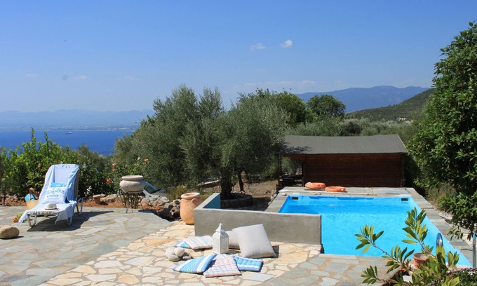 Megali Mantineia Villa | Avia Villa (Villa tradicional de piedra con piscina y vistas increíbles)