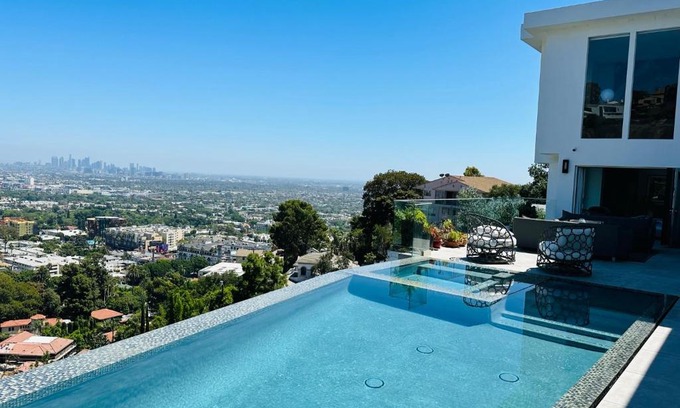 Hollywood Hills West Casa | Vista Bliss Retreat-Private Room
