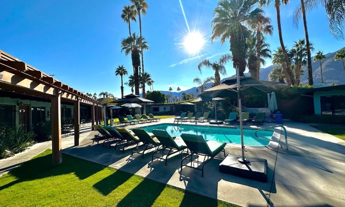 Warm Sands Complejo | Vista Grande Resort - A Gay Men's Resort