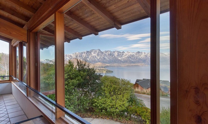 Fernhill Cabaña | Vista Retreat - Queenstown Holiday Home