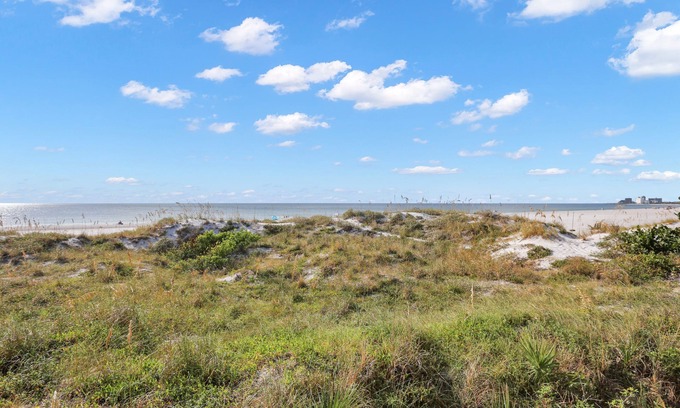 Belle Vista Condominio | Vistas en el Golfo 202 2BR 2BA