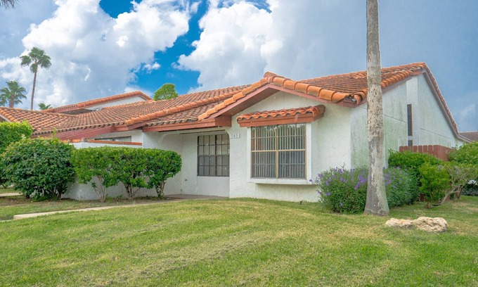 Brownsville Condominio | Cómodo y espacioso condominio 2/2/1 en el corazón de Brownsville - Vista Verde