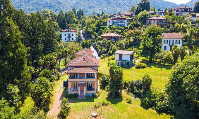 Porto Valtravaglia Apartamento | Vista Verde Apt. 5 min walk to Lake, Porto Valtravaglia, Italy