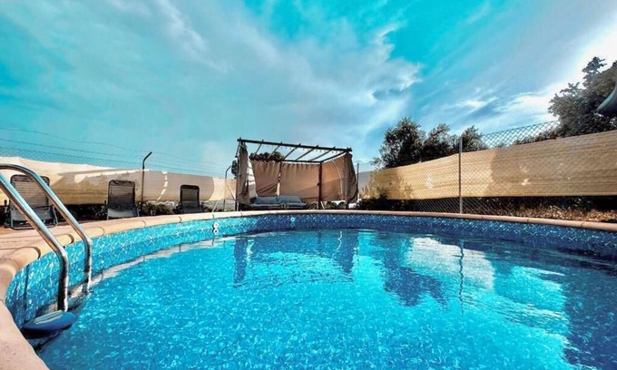Pozo Alcon Casa | Casa Vistabuena con piscina privada.