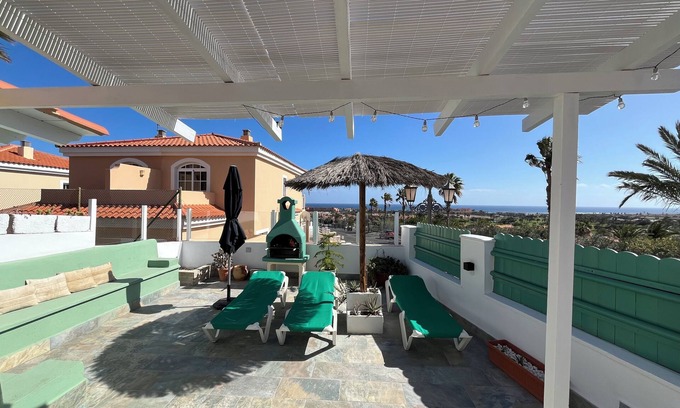 Caleta de Fuste Casa | VISTALEGRE house with jacuzzi, the best views of the sea and golf course.