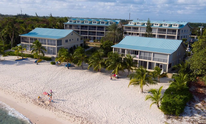 Savannah Condominio | La vitamina Mar - Frente a la playa y de planta baja en el Coral Bay Village