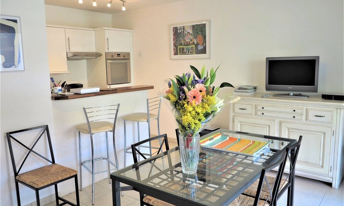 Cannes City Centre Apartamento | Viva Riviera Nice and Quiet 1 Bedroom with swimming pool