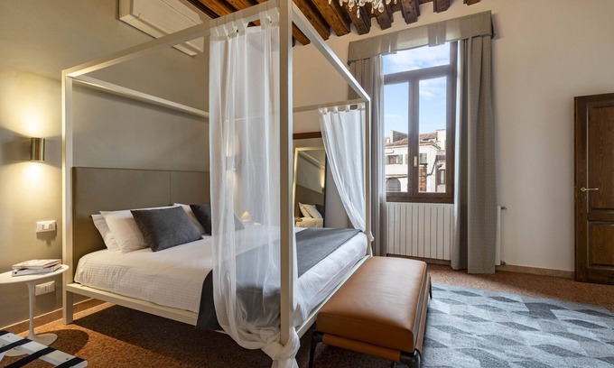 Carbonara Cama Y Desayuno | Vivaldi Suites - The Suite R&R