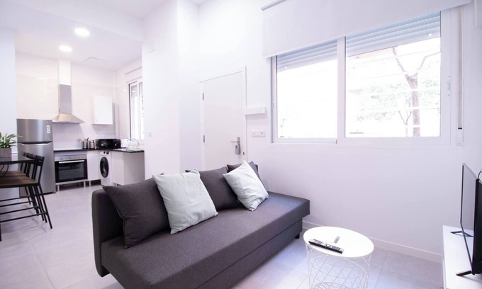 Trinitat Apartamento | Viveros 2 by Concept Flats