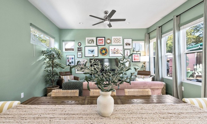Austin Casa | Vivid ATX Vibes | Pools. Personality. Pure Bliss!