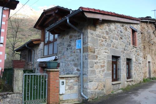 Penamellera Alta Casa | Vivienda Vacacional La Casina de Tina - Casas de los Picos
