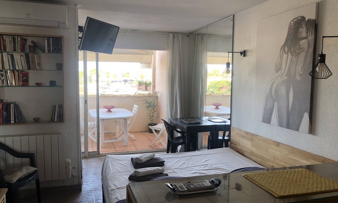 Naturist Village Apartamento | Votre Studio 25m2 Climatisé, Cosy et Glamour sur le Port