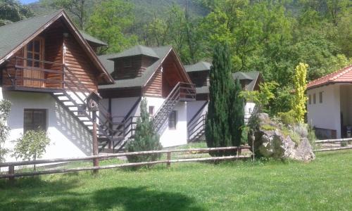 Strmosten Cama Y Desayuno | Vodopad Lisine