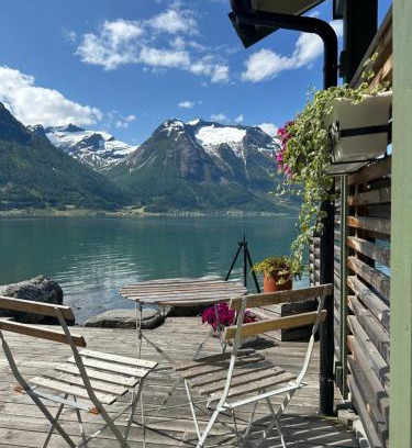 Hjelle Cabina | Vollsnes Feriehus