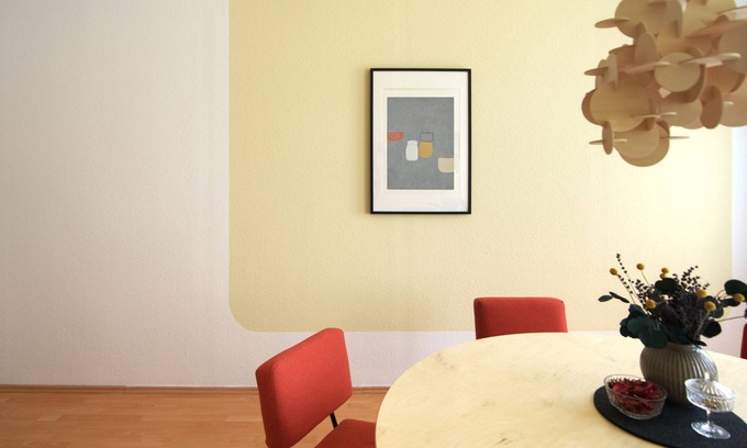 Halle Apartamento | Vonbehling Boutique Apartment mit 65" TV und Designermöbeln