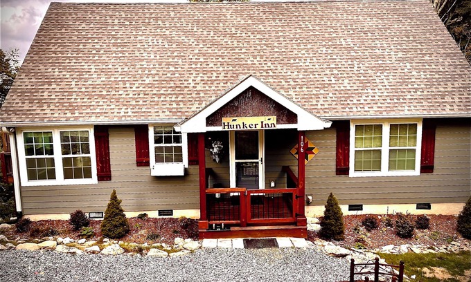 Charter Hills Cabina | Voted #1 new home on Beech, loft, views, hot tub, pets, private, decks & firepit