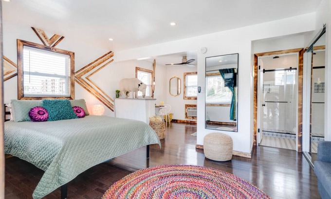 Melrose Condominio | VOTED "HAPPIEST" & "MOST JOYFUL" Nash Condo + Pool