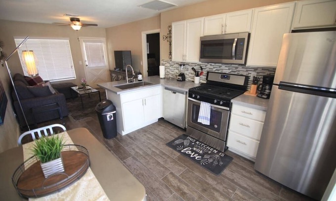Las Vegas Condominio | Acogedora casa de pueblo cerca de strip, hardrock, centro de convenciones, y más
