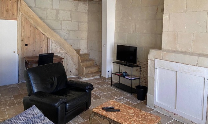 Sainte-Catherine-de-Fierbois Casa | Vrbo Property