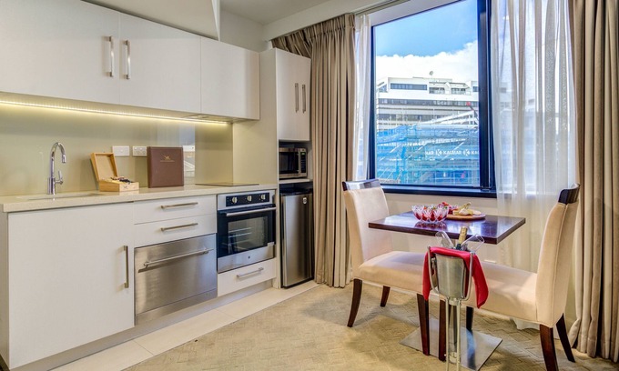 Newton Hotel | VR Queen Street - Hotel & Suites