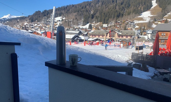 Les Gets Apartamento | Vraiment ski au pieds á 150m du ESF et center, agréable app avec terrasse