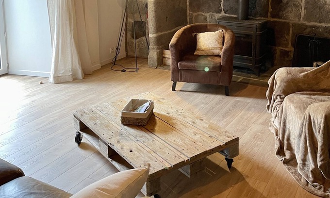 Saint-Projet-de-Salers Casa | Vrbo Property
